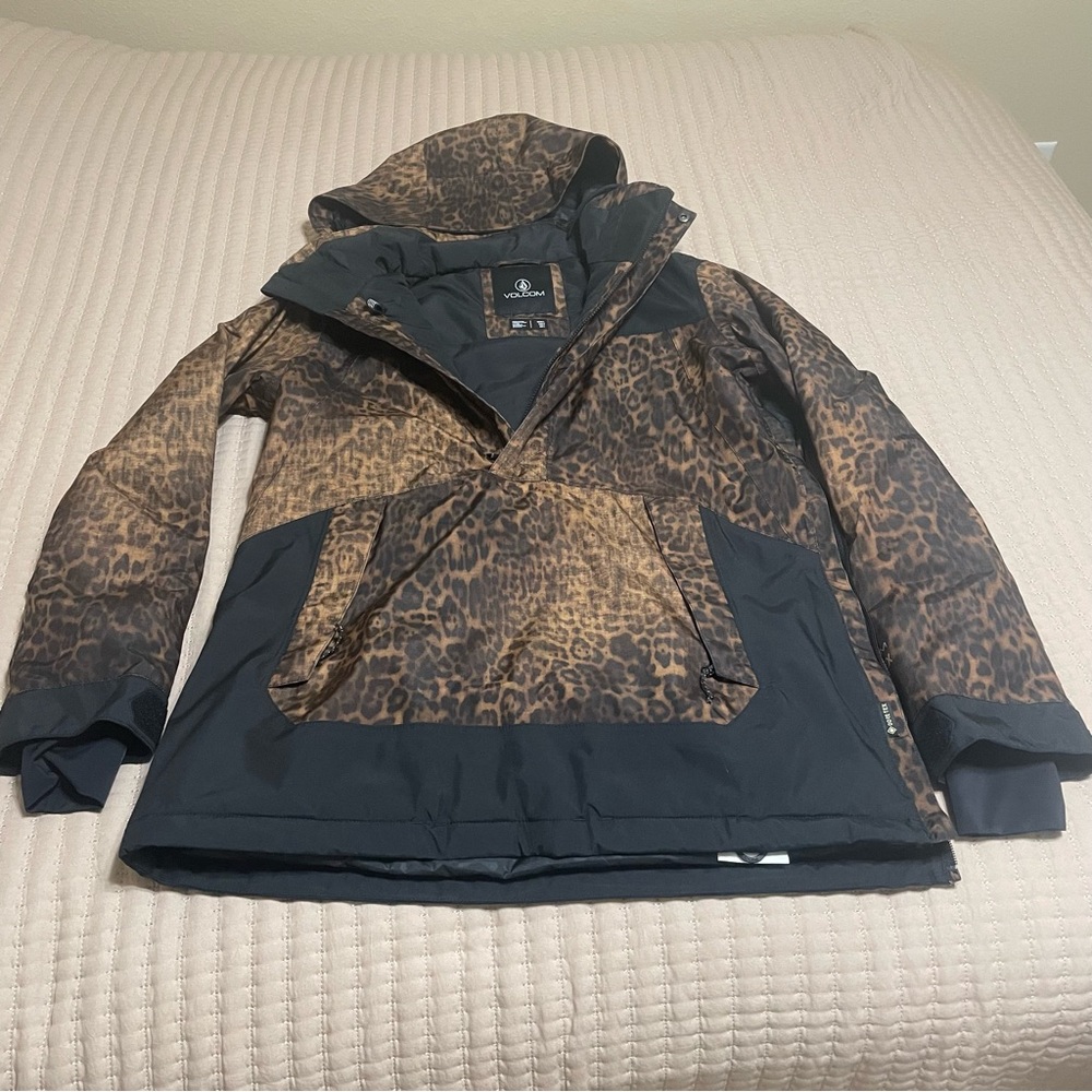 VOLCOM Ski/Snowboard Jacket leopard Print Size Large